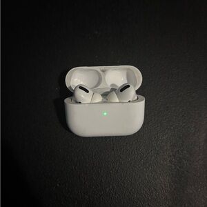 Apple AirPods Pro 1st Gen